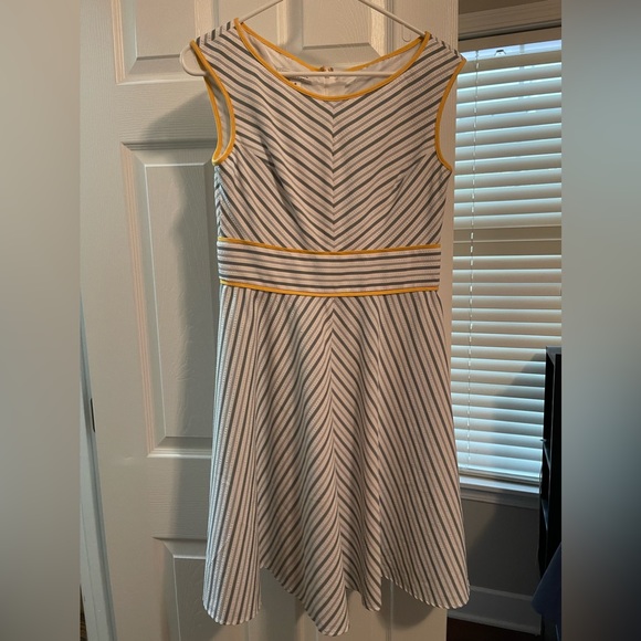 London Style Dresses & Skirts - London Style Dress, Size 4, Fit and Flare